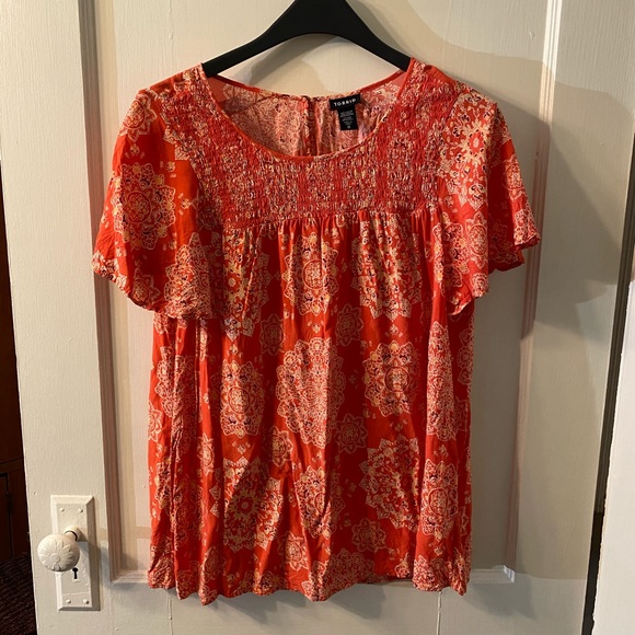 Torrid mandala pattern short sleeve top - Picture 2 of 3